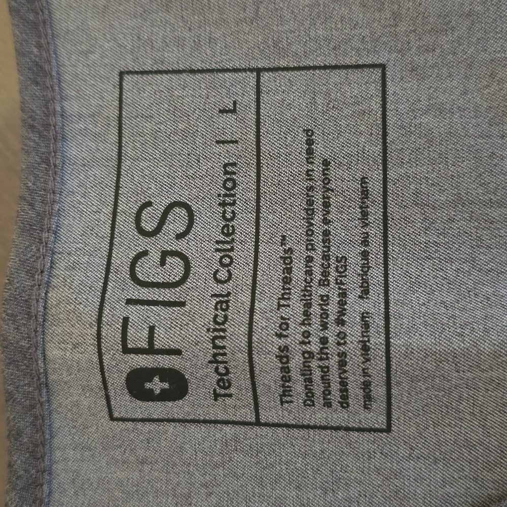 FIGS medical scrub set. Top and matching bottoms. High quality uniform.